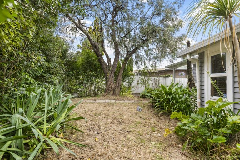 Photo of property in 9 Kamaka Road, Mangere Bridge, Auckland, 2022