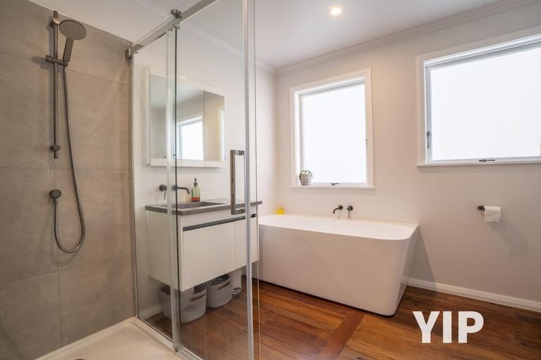 Photo of property in 9 Wakely Road, Newlands, Wellington, 6037