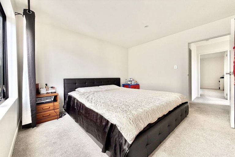Photo of property in 1/28 Smythe Road, Henderson, Auckland, 0612