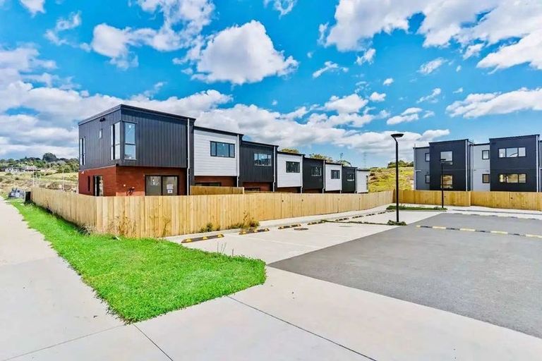 Photo of property in 2 Creekside Way, Flat Bush, Auckland, 2019