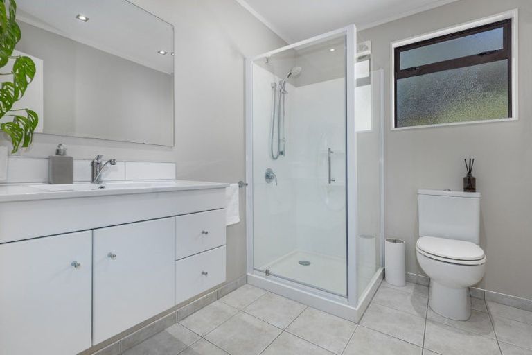 Photo of property in 9 Kinnel Grove, Papakowhai, Porirua, 5024