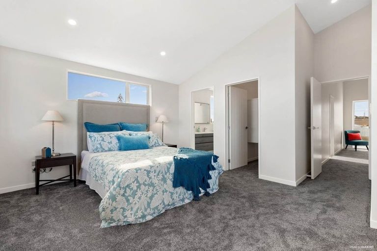 Photo of property in 4 Crieff Place, Te Atatu Peninsula, Auckland, 0610