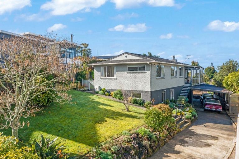Photo of property in 3 Deverell Place, Northcross, Auckland, 0632