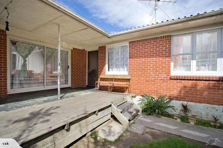 Photo of property in 1/10 Fruitvale Road, New Lynn, Auckland, 0600