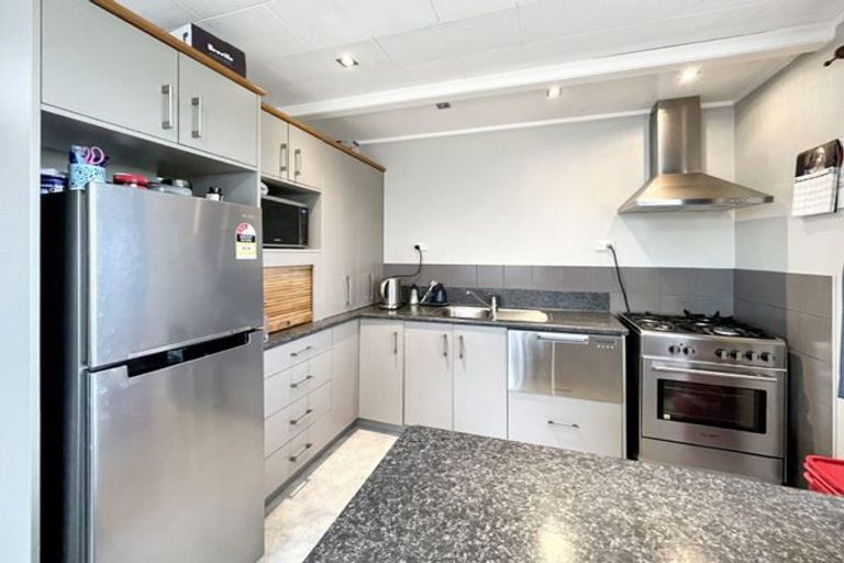 Photo of property in 33 Suzanne Grove, Kelvin Grove, Palmerston North, 4414