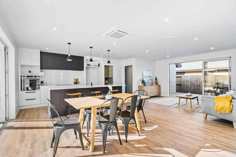 Photo of property in 32 Te Piriti Road, One Tree Point, 0118