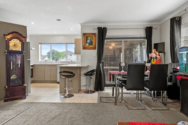 Photo of property in 327 Chapel Road, Flat Bush, Auckland, 2016