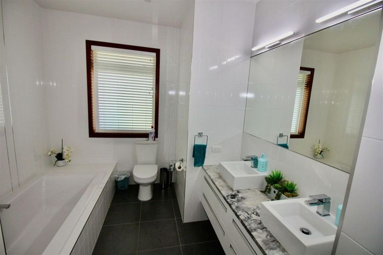 Photo of property in 25 Leeward Drive, Whitianga, 3510