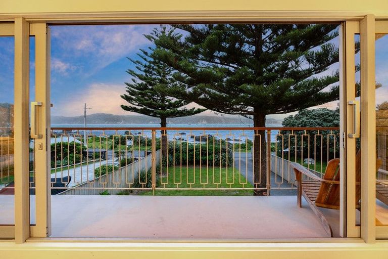 Photo of property in 185 Breaker Bay Road, Breaker Bay, Wellington, 6022