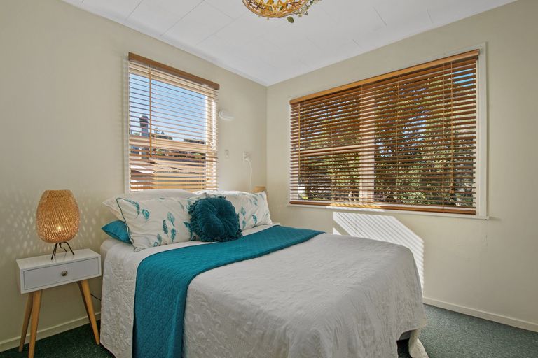Photo of property in 10 Scotstoun Place, Glen Eden, Auckland, 0602