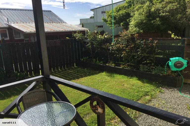 Photo of property in 17a Kingsbridge Place, Newlands, Wellington, 6037