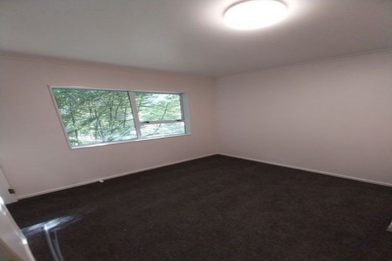 Photo of property in 64a Newlands Road, Newlands, Wellington, 6037