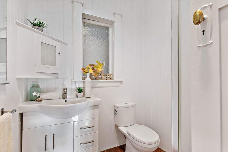 Photo of property in 118a Hutchinson Avenue, New Lynn, Auckland, 0600