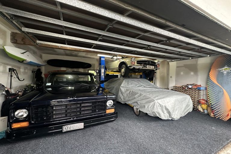 Photo of property in 46 Masterton Road, Rothesay Bay, Auckland, 0630