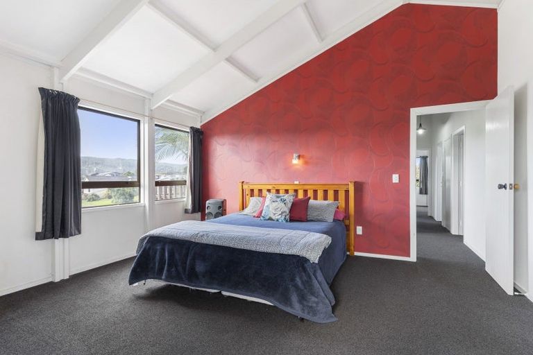 Photo of property in 100 Mayfair Avenue, Whangamata, 3620