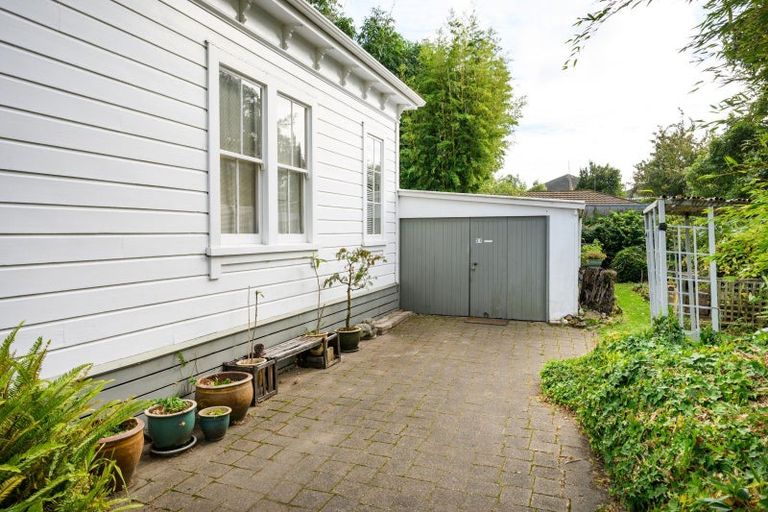 Photo of property in 19 Pahiatua Street, Hokowhitu, Palmerston North, 4410