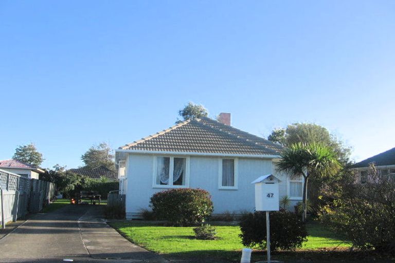 Photo of property in 47 Exeter Crescent, Takaro, Palmerston North, 4412