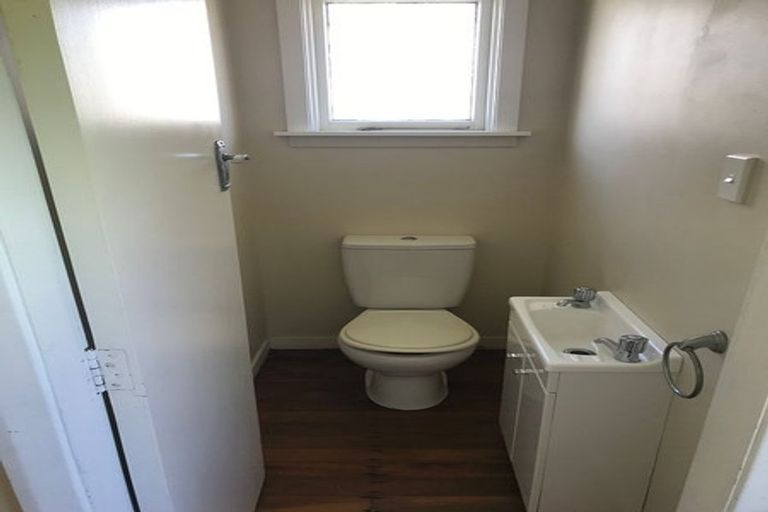 Photo of property in 39 Paritutu Road, Spotswood, New Plymouth, 4310
