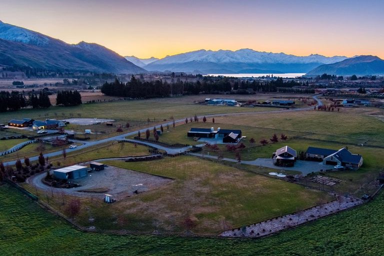 Photo of property in 14 Little Orchard Way, Wanaka, 9382