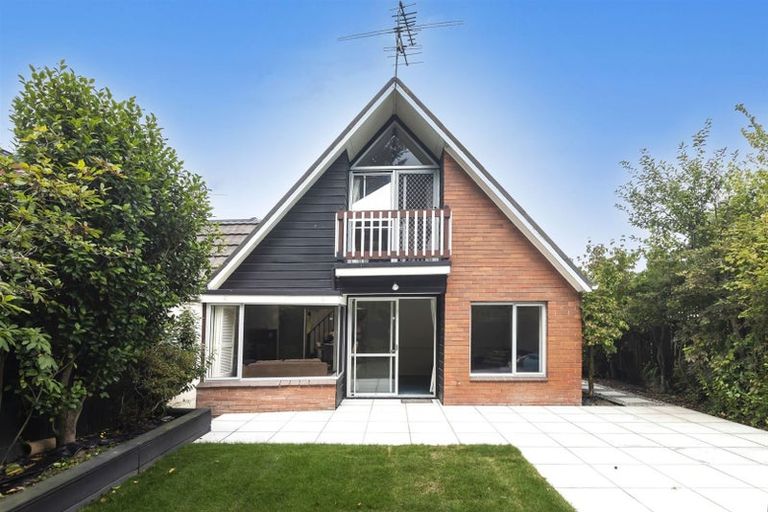 Photo of property in 443 Avonhead Road, Avonhead, Christchurch, 8042