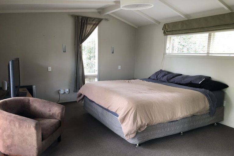 Photo of property in 4 Manutara Avenue, Forrest Hill, Auckland, 0620