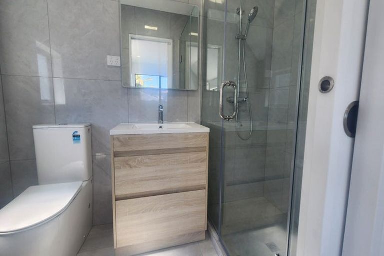 Photo of property in 90a West Harbour Drive, West Harbour, Auckland, 0618