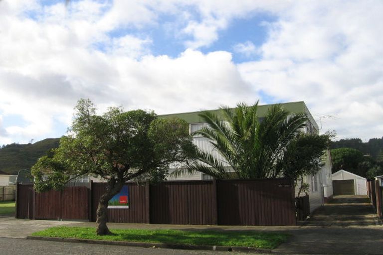 Photo of property in 2/26 Biddle Crescent, Taita, Lower Hutt, 5011
