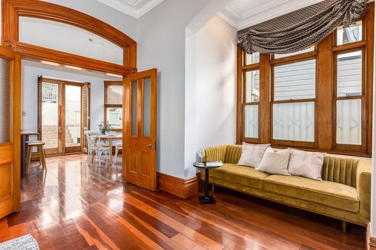 Photo of property in 46 Roxburgh Street, Mount Victoria, Wellington, 6011