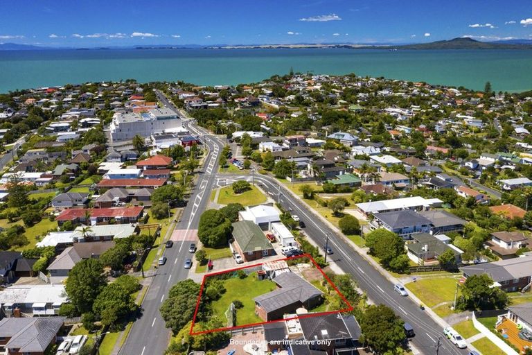 Photo of property in 21 Knights Road, Rothesay Bay, Auckland, 0630