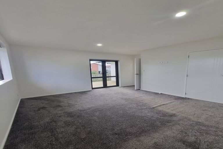 Photo of property in 2 Arnhem Place, Pukekohe, 2120