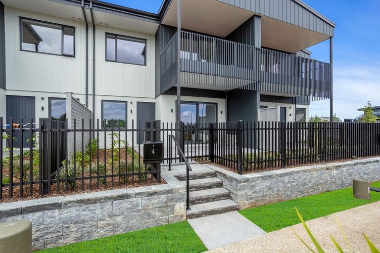 Photo of property in 4 Juniper Drive, Rosehill, 2113