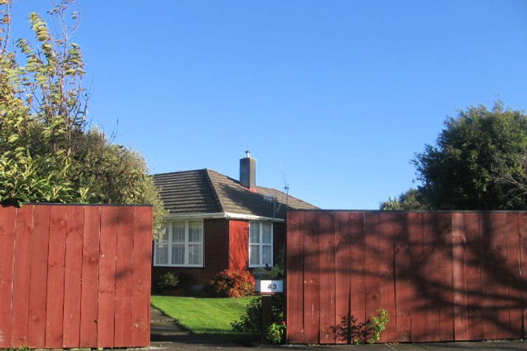 Photo of property in 43 Exeter Crescent, Takaro, Palmerston North, 4412