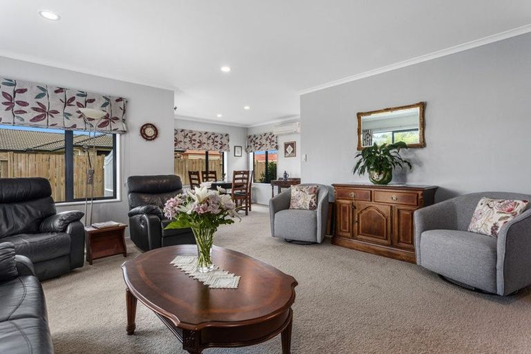 Photo of property in 21 Edgewater Grove, Whakatane, 3120