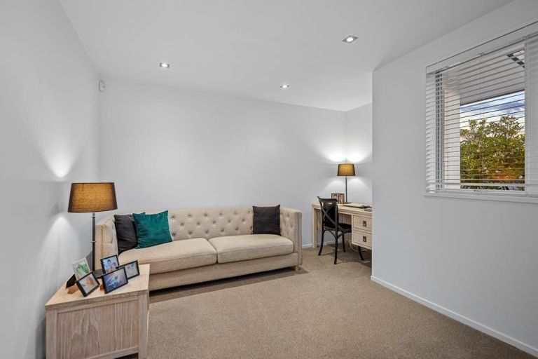 Photo of property in 12a Eastcliffe Road, Castor Bay, Auckland, 0620