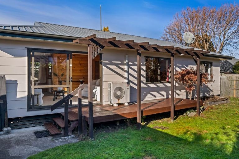 Photo of property in 2/74 Aorangi Road, Bryndwr, Christchurch, 8053