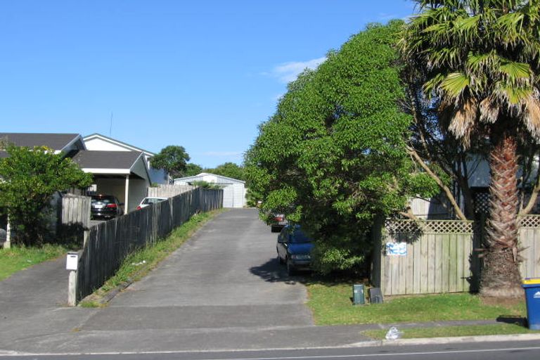 Photo of property in 1/28 Caribbean Drive, Unsworth Heights, Auckland, 0632