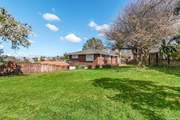 Photo of property in 36 Rotoiti Avenue, Pakuranga Heights, Auckland, 2010