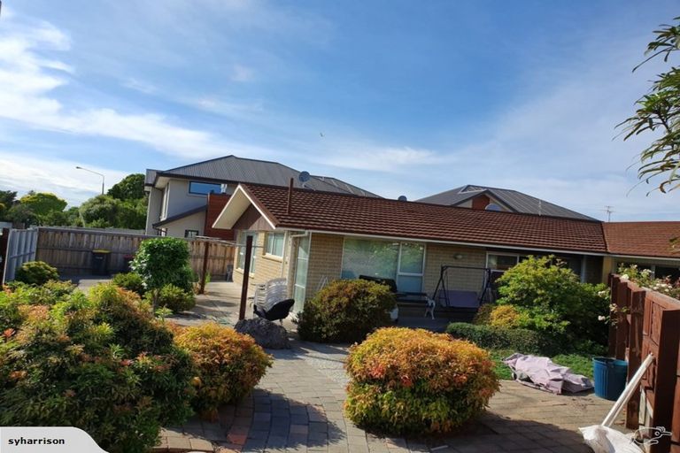 Photo of property in 77 Memorial Avenue, Ilam, Christchurch, 8053