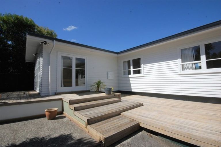 Photo of property in 1 Renata Crescent, Te Atatu Peninsula, Auckland, 0610