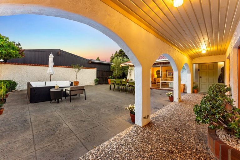 Photo of property in 84 Chelsea View Drive, Chatswood, Auckland, 0626