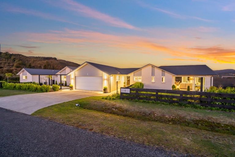 Photo of property in 303 Fairview Drive, Akatarawa, Upper Hutt, 5372