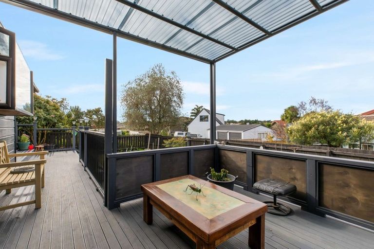 Photo of property in 21 Riverside Drive, Waiuku, 2123