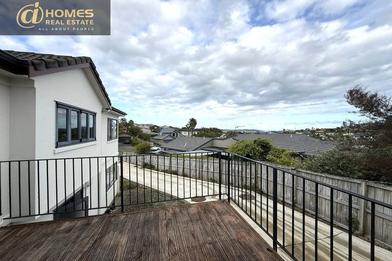 Photo of property in 56 Hogarth Rise, West Harbour, Auckland, 0618