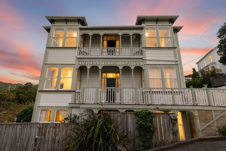 Photo of property in 49 Devon Street, Aro Valley, Wellington, 6021