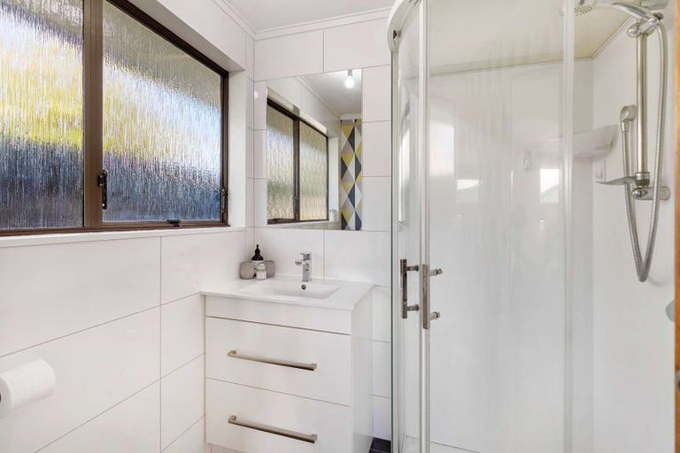 Photo of property in 18 Truscott Grove, Awapuni, Palmerston North, 4412