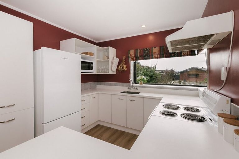 Photo of property in 38 Peppertree Glade, Kelvin Grove, Palmerston North, 4414