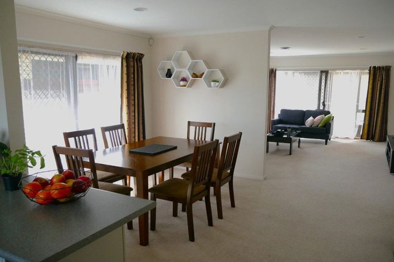Photo of property in 24 Roy Douglas Place, Favona, Auckland, 2024