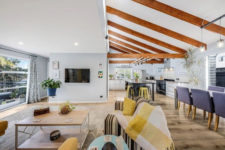 Photo of property in 15 Roland Road, Greenhithe, Auckland, 0632