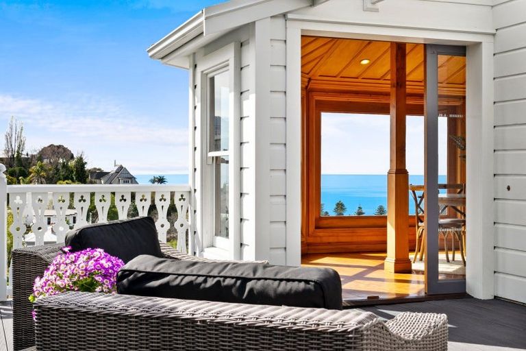 Photo of property in 18 Sealy Road, Bluff Hill, Napier, 4110