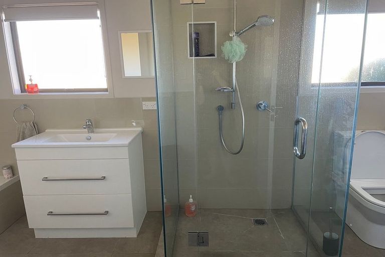Photo of property in 2 Crispe Road, Clarks Beach, 2122